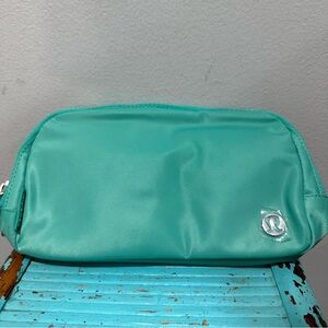 NEW Lululemon Everywhere Belt Bag Paradise Green